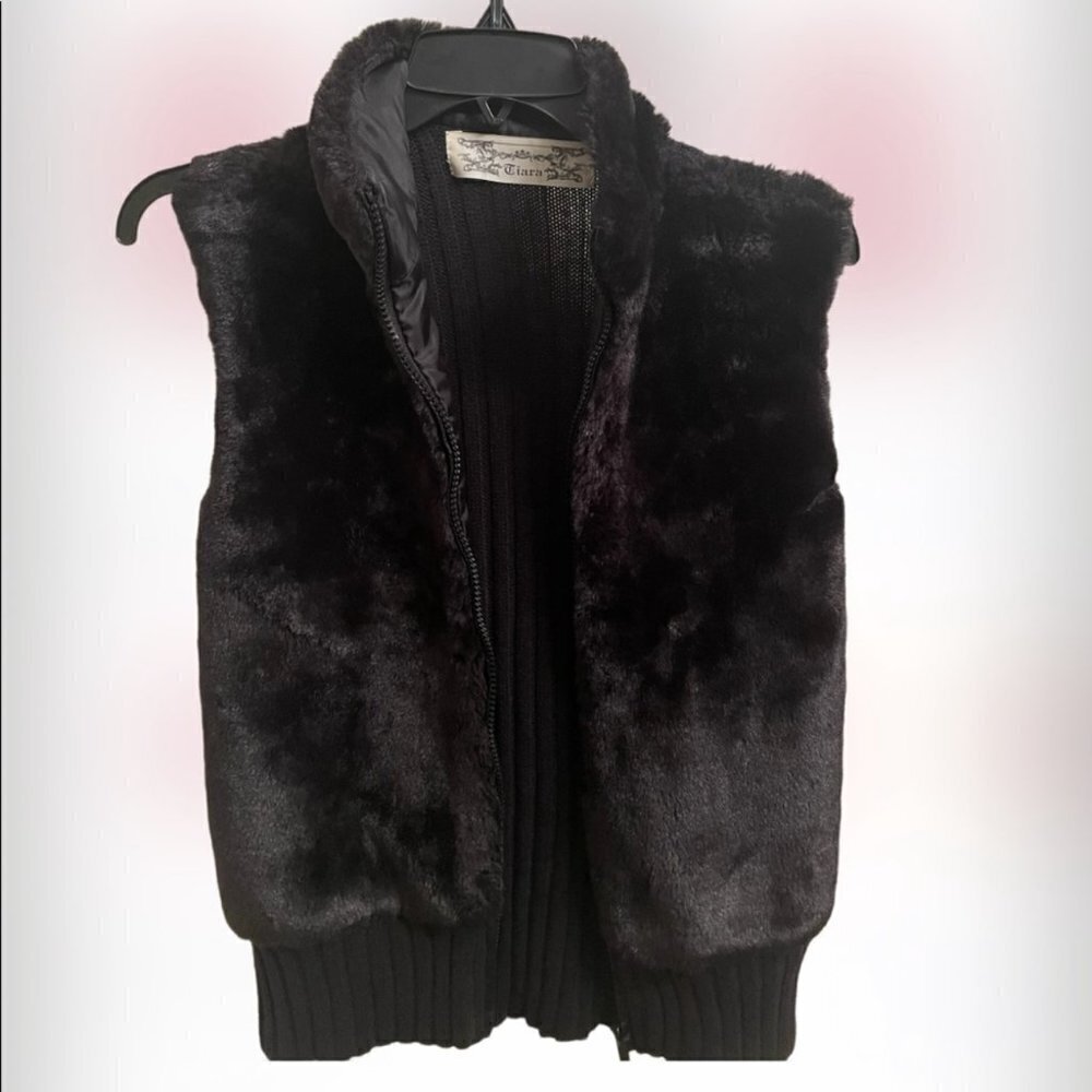 Tiara Women's Faux Fur Zip Vest - Picture 2 of 5